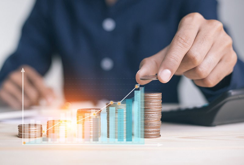 de nombreuses pièces de monnaie placées de telle sorte qu'elles représentent un graphique.